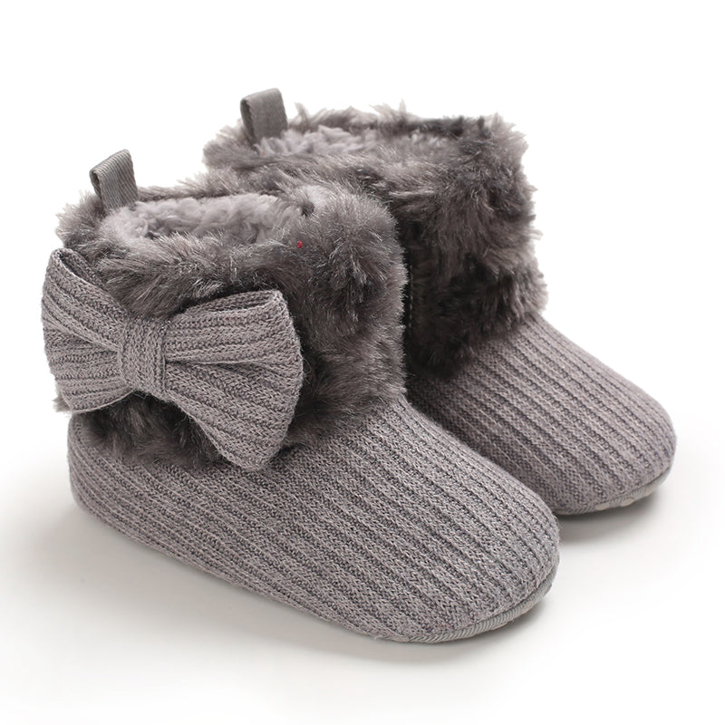 CozyGirls kleine anti-slip winterlaarzen voor meisjes – warme, comfortabele en veilige laarzen voor dagelijks gebruik tijdens koude dagen.