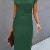 Elegante Getailleerde Midi Jurk met Ronde Hals