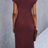 Elegante Getailleerde Midi Jurk met Ronde Hals