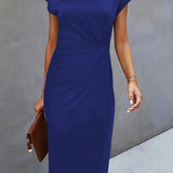 Elegante Getailleerde Midi Jurk met Ronde Hals