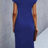 Elegante Getailleerde Midi Jurk met Ronde Hals