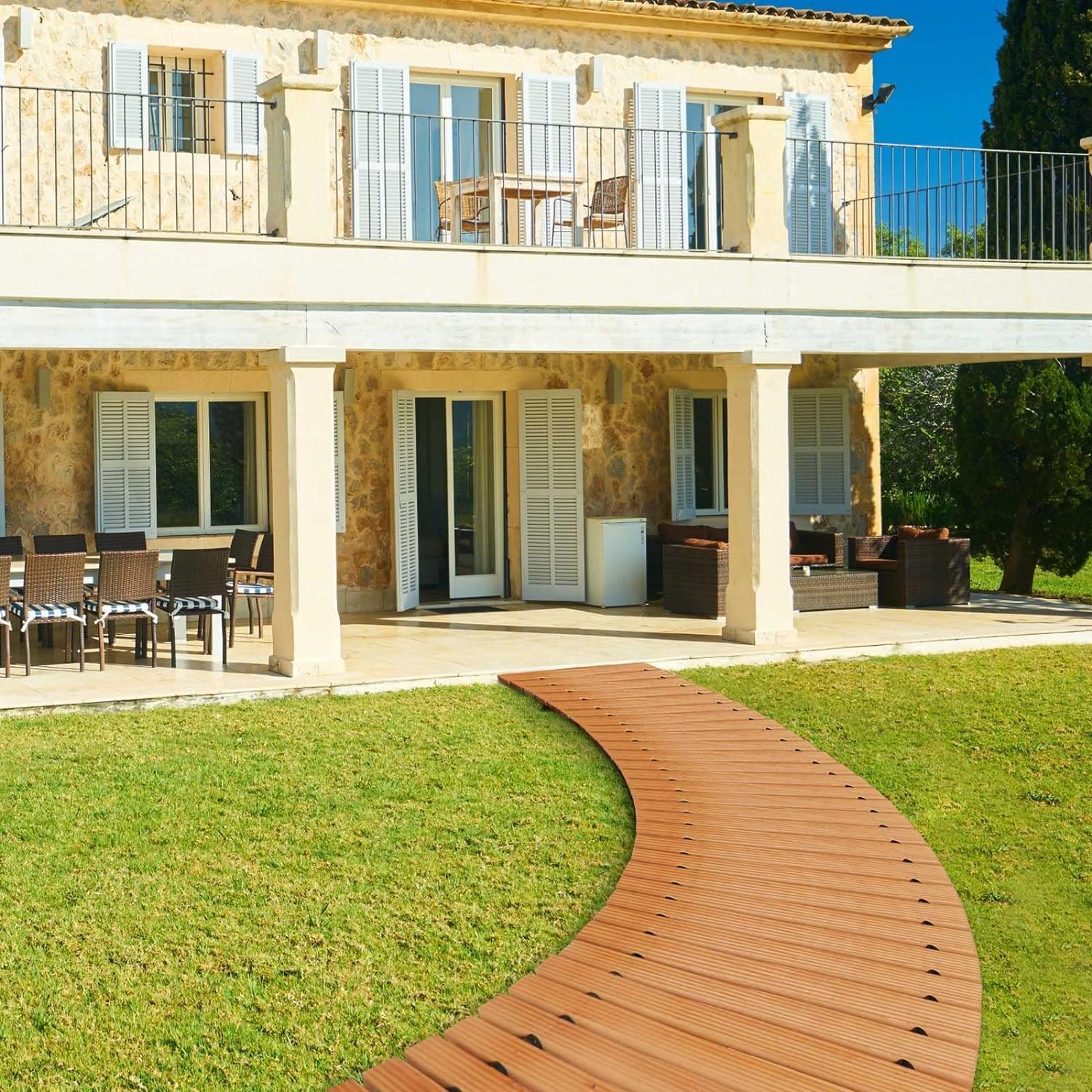 Rolbare Houten Tuinpadmat – Duurzame en flexibele mat voor buiten, biedt antislip bescherming en is ideaal voor tuinpaden en terrassen.