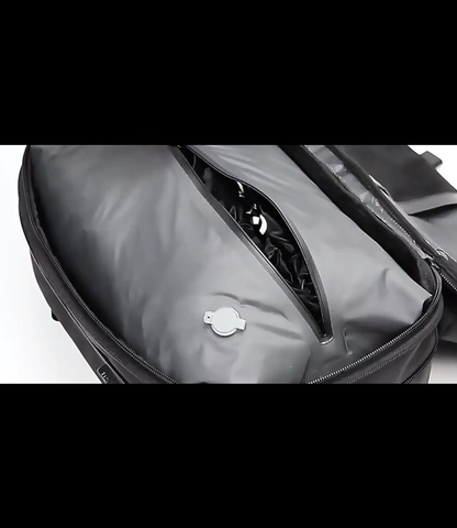 Underseater – Zwarte Lichtgewicht Rugzak – Compact en Ruim Design – Ideaal voor Handbagage, Reizen & Dagelijks Gebruik – Comfortabele Schouderbanden – Waterafstotend Materiaal.