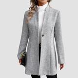 Klassieke halflange jas voor dames – elegant en tijdloos ontwerp met zachte voering, perfecte pasvorm en stijlvolle afwerking voor dagelijks comfort.