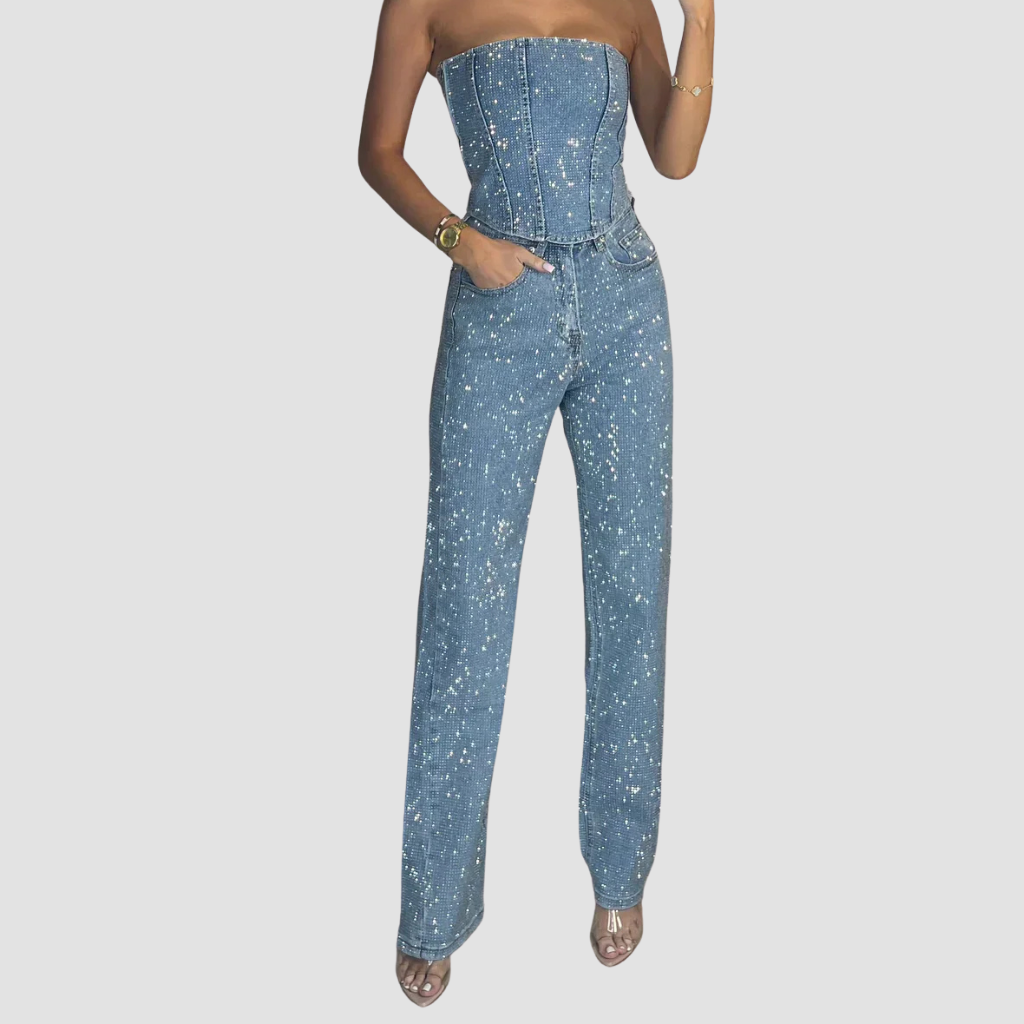 Virale diamanten jeans met hoge taille van stretch denim, versierd met glinsterende steentjes voor een opvallende, trendy look.