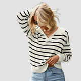 Chique gestreepte damestrui met elegante kleurcombinatie, ronde hals en comfortabele pasvorm – perfect voor een stijlvolle dagelijkse outfit.