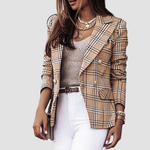 Geraffineerde damesblazer met getailleerde pasvorm en klassieke uitstraling – perfect voor een elegante, professionele look of een stijlvolle avondoutfit.
