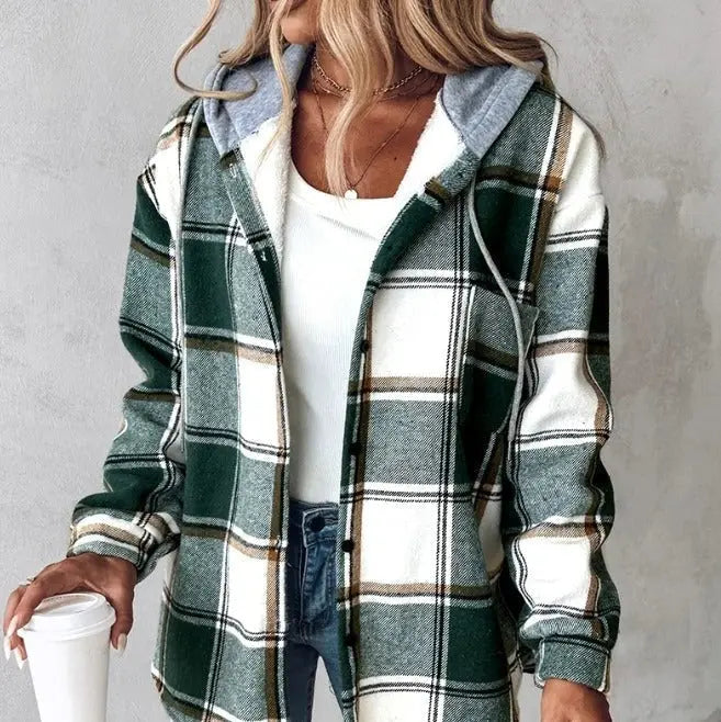 Geruite damesjas – modieus ontwerp met een tijdloos ruitpatroon. Gemaakt van hoogwaardige stoffen voor comfort en warmte. Perfect voor de herfst en winter, met een stijlvolle en veelzijdige pasvorm.