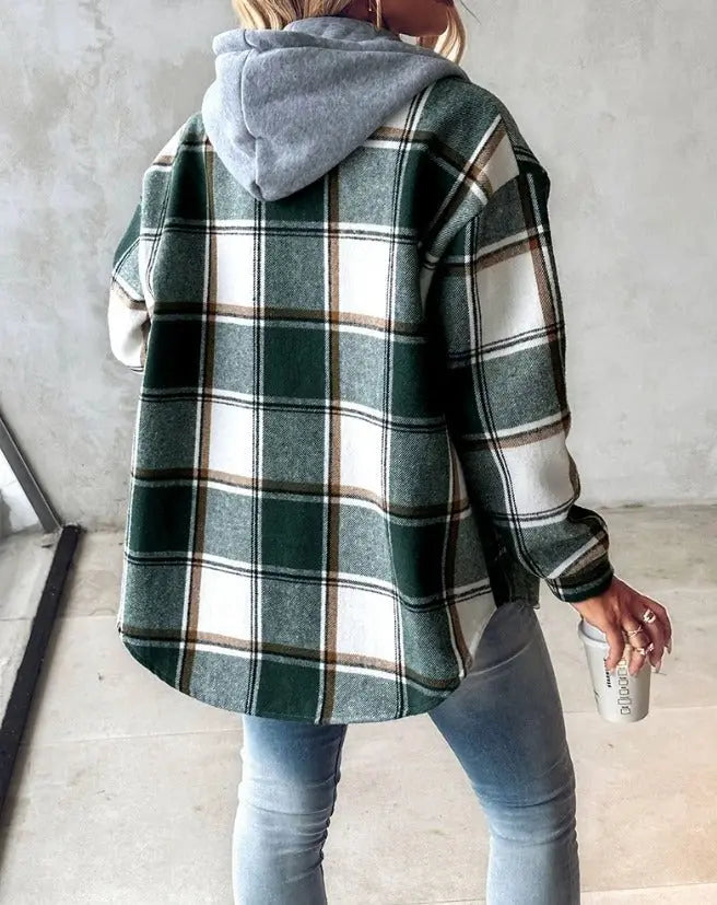 Geruite damesjas – modieus ontwerp met een tijdloos ruitpatroon. Gemaakt van hoogwaardige stoffen voor comfort en warmte. Perfect voor de herfst en winter, met een stijlvolle en veelzijdige pasvorm.
