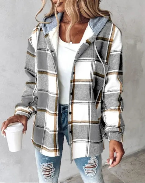 Geruite damesjas – modieus ontwerp met een tijdloos ruitpatroon. Gemaakt van hoogwaardige stoffen voor comfort en warmte. Perfect voor de herfst en winter, met een stijlvolle en veelzijdige pasvorm.