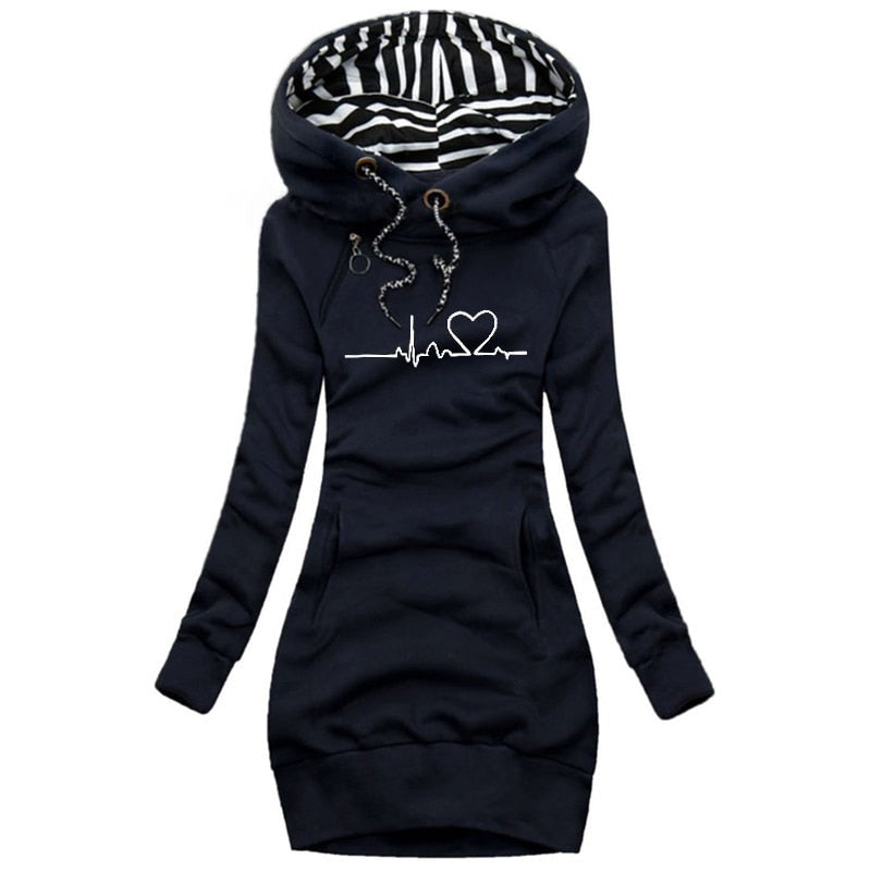 Lillian lange hoodie jurk Heartbeat voor dames in diverse kleuren – zachte stof, comfortabele pasvorm en casual, trendy stijl.