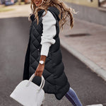 Lemie lange puffer bodywarmer voor dames met capuchon, gewatteerd ontwerp en comfortabele pasvorm.
