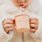 Cutie Kitty siliconen drinkbeker met rietje voor kinderen – zachte, duurzame en lekvrije beker voor gemakkelijk en veilig drinken onderweg of thuis.
