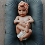 SnugiNest babynest – zacht en ademend nestje dat comfort en veiligheid biedt, ergonomisch design voor geborgen slaap van pasgeborenen.