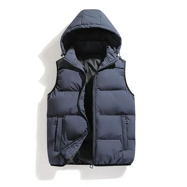 Heren bodywarmer met capuchon en voering in diverse kleuren – warme isolatie, waterafstotend materiaal en comfortabele pasvorm voor koude dagen.