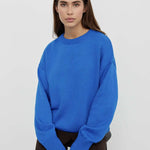 Basic damestrui van kasjmier in een effen kleur, met een tijdloos ontwerp en comfortabele pasvorm – perfect voor een elegante en warme look.