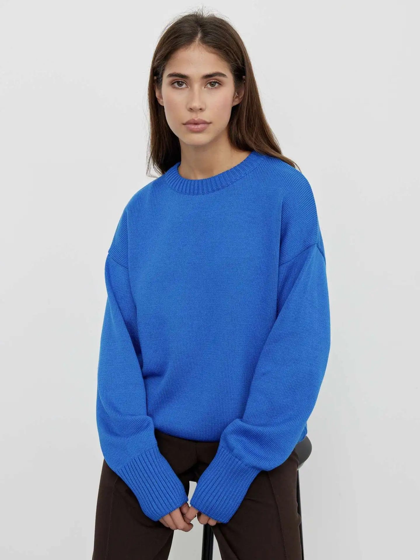 Basic damestrui van kasjmier in een effen kleur, met een tijdloos ontwerp en comfortabele pasvorm – perfect voor een elegante en warme look.