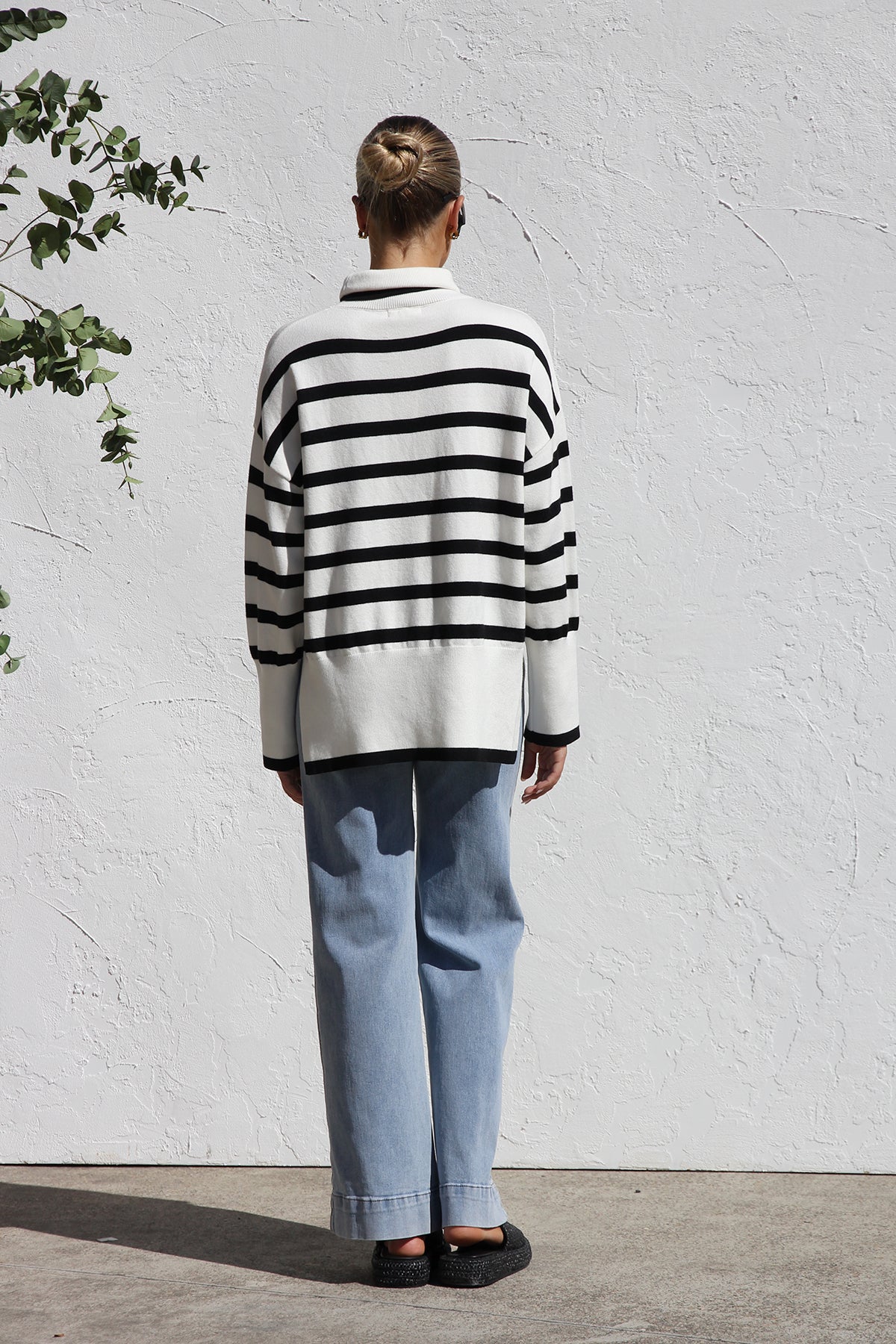 Dames coltrui met horizontale strepen in zachte kleuren – stijlvol en comfortabel voor koelere dagen.