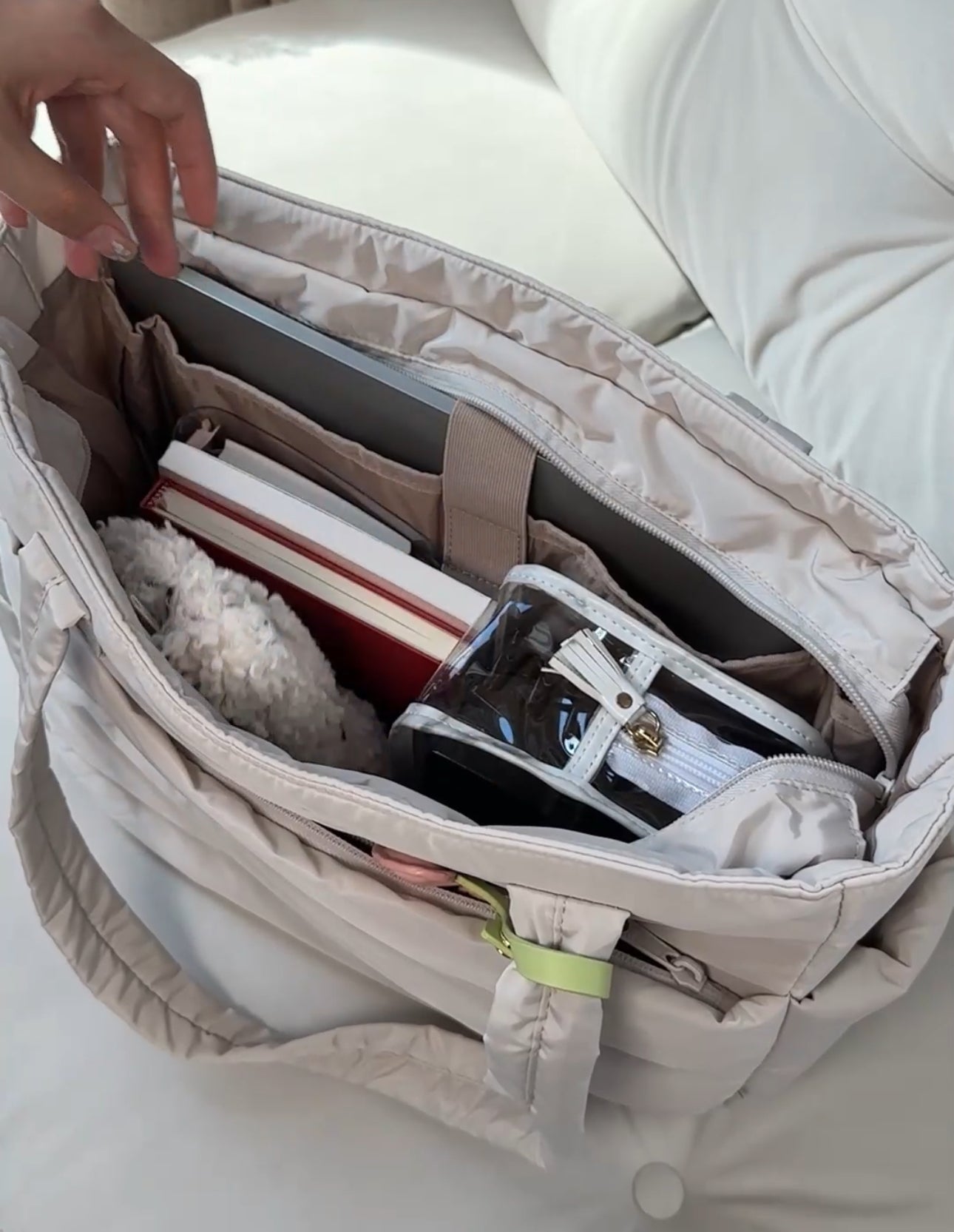Celine - Stijlvolle Tote Bag voor Dames – Ruime Handtas – Perfect voor Werk, Winkelen & Dagelijks Gebruik – Modieuze en Duurzame Tas – Elegant Design met Comfortabele Handvatten.