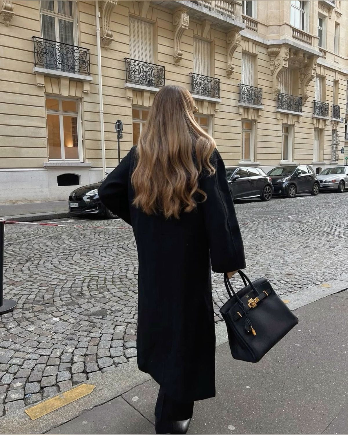 Juna lange oversized damesjas – Stijlvolle en comfortabele lange jas met een losvallende pasvorm, ideaal voor een trendy herfst- of winterlook. Perfect te combineren met elke outfit voor een elegante, casual uitstraling.