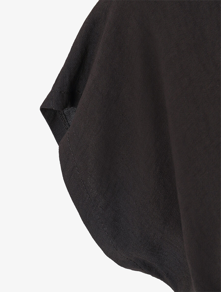 Zwarte lange jurk – tijdloos design met elegante pasvorm, soepel vallende stof en geschikt voor elke gelegenheid.