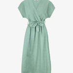 Lange jurk in zeegroen – elegante en comfortabele pasvorm, zachte vloeiende stof voor een stijlvolle en veelzijdige look.