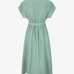 Lange jurk in zeegroen – elegante en comfortabele pasvorm, zachte vloeiende stof voor een stijlvolle en veelzijdige look.