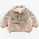 CozyWool fleece jas van zacht lamswol, superwarm en comfortabel – ideale buitenlaag voor koude dagen en dagelijkse avonturen.