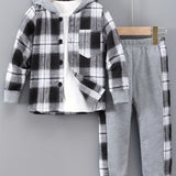 MiniStyle jongens set met geruite hoodie en bijpassende trainingsbroek, gemaakt van zachte, comfortabele stof – perfecte casual outfit voor dagelijks dragen en spelen.