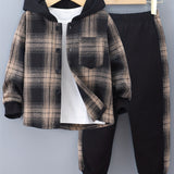 MiniStyle jongens set met geruite hoodie en bijpassende trainingsbroek, gemaakt van zachte, comfortabele stof – perfecte casual outfit voor dagelijks dragen en spelen.