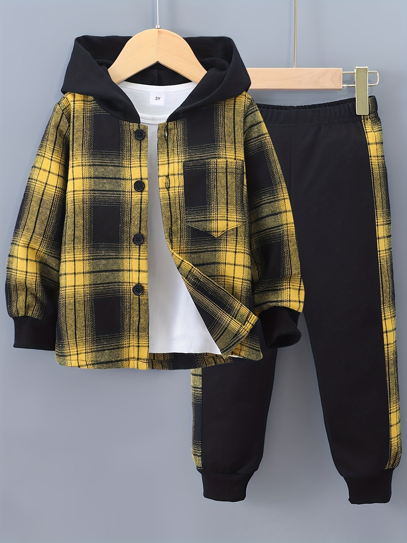 MiniStyle jongens set met geruite hoodie en bijpassende trainingsbroek, gemaakt van zachte, comfortabele stof – perfecte casual outfit voor dagelijks dragen en spelen.