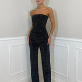 Virale diamanten jeans met hoge taille van stretch denim, versierd met glinsterende steentjes voor een opvallende, trendy look.