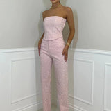 Virale diamanten jeans met hoge taille van stretch denim, versierd met glinsterende steentjes voor een opvallende, trendy look.