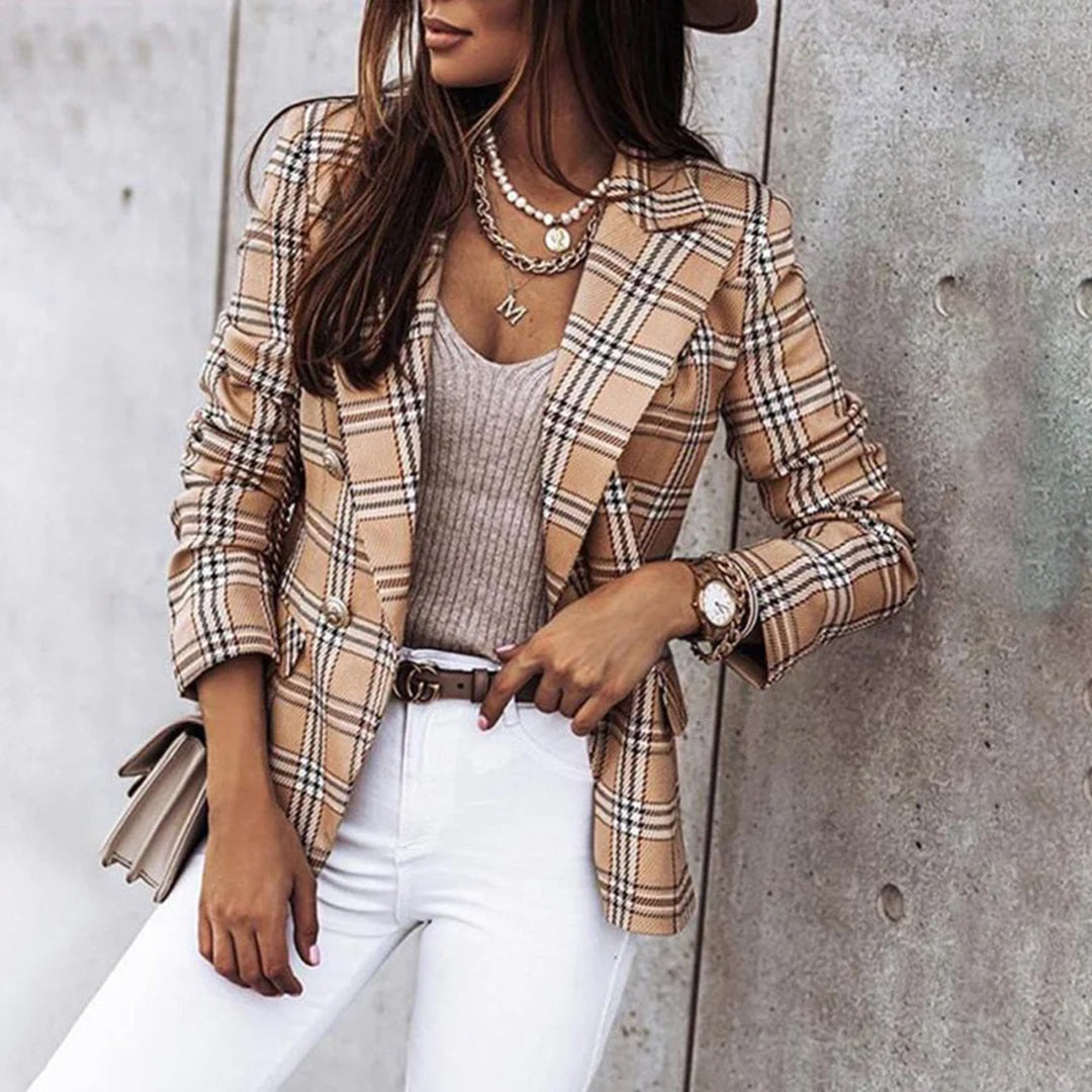 Geraffineerde damesblazer met getailleerde pasvorm en klassieke uitstraling – perfect voor een elegante, professionele look of een stijlvolle avondoutfit.