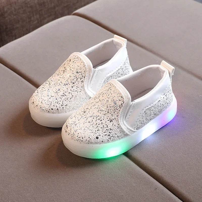 MagicSteps meisjes sneakers met LED-lichtjes – comfortabele en speelse schoenen die oplichten bij elke stap, perfect voor actief en modieus gebruik.