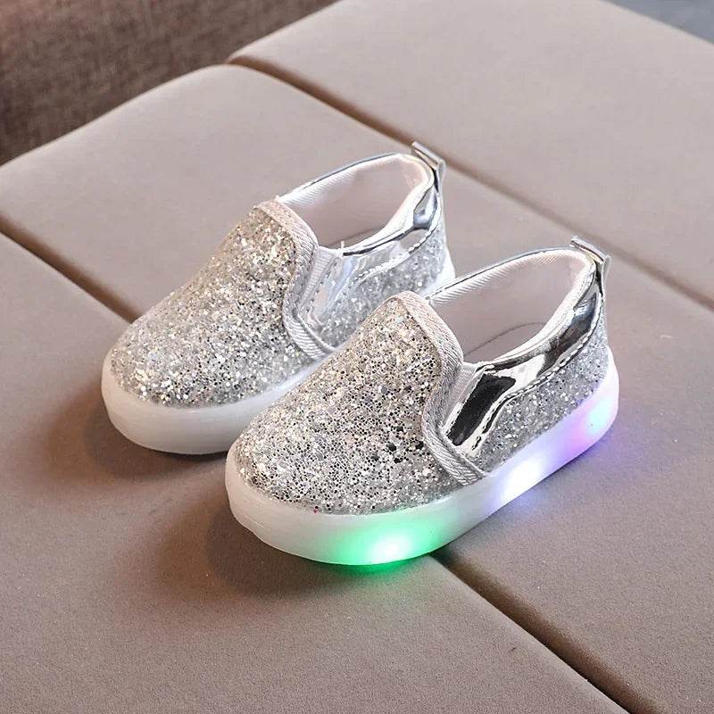 MagicSteps meisjes sneakers met LED-lichtjes – comfortabele en speelse schoenen die oplichten bij elke stap, perfect voor actief en modieus gebruik.