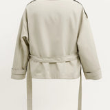 Korte Trenchcoat met Ceintuur en Dubbele Knopen