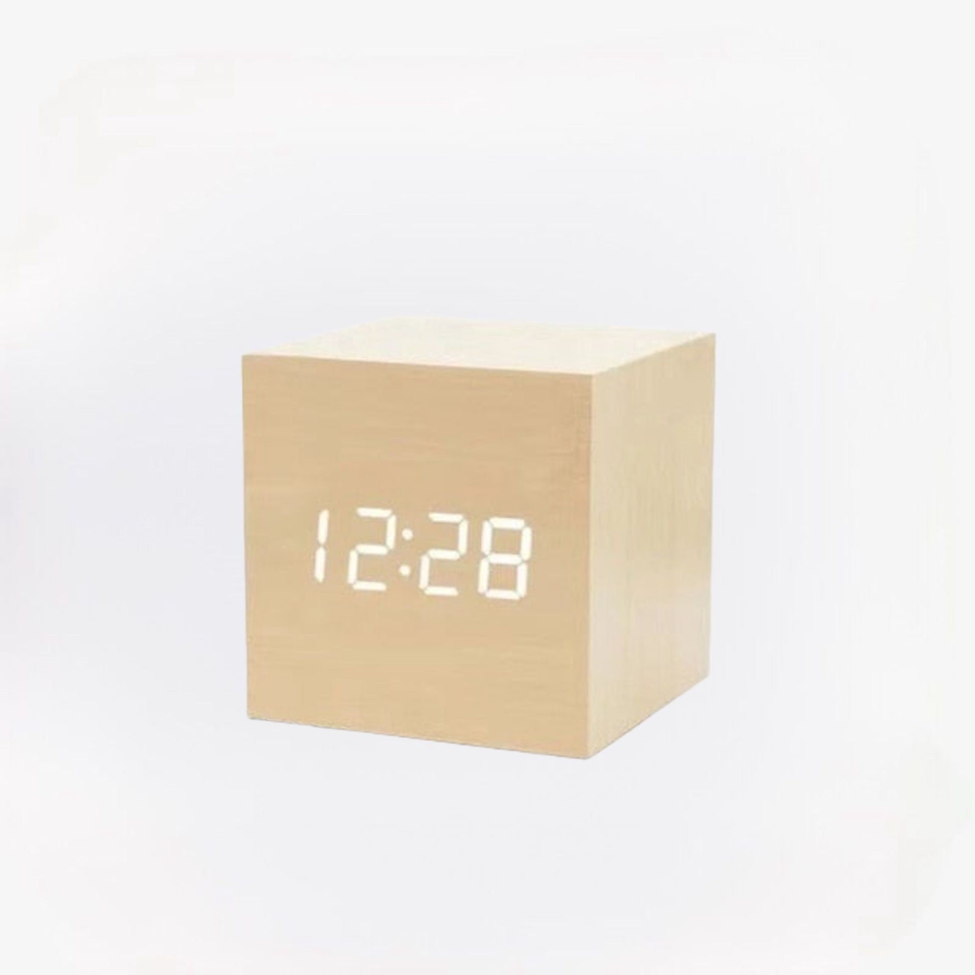 CubeClock vierkante LED wekker – slimme functies, modern design en helder display voor eenvoudig gebruik en tijdbeheer.