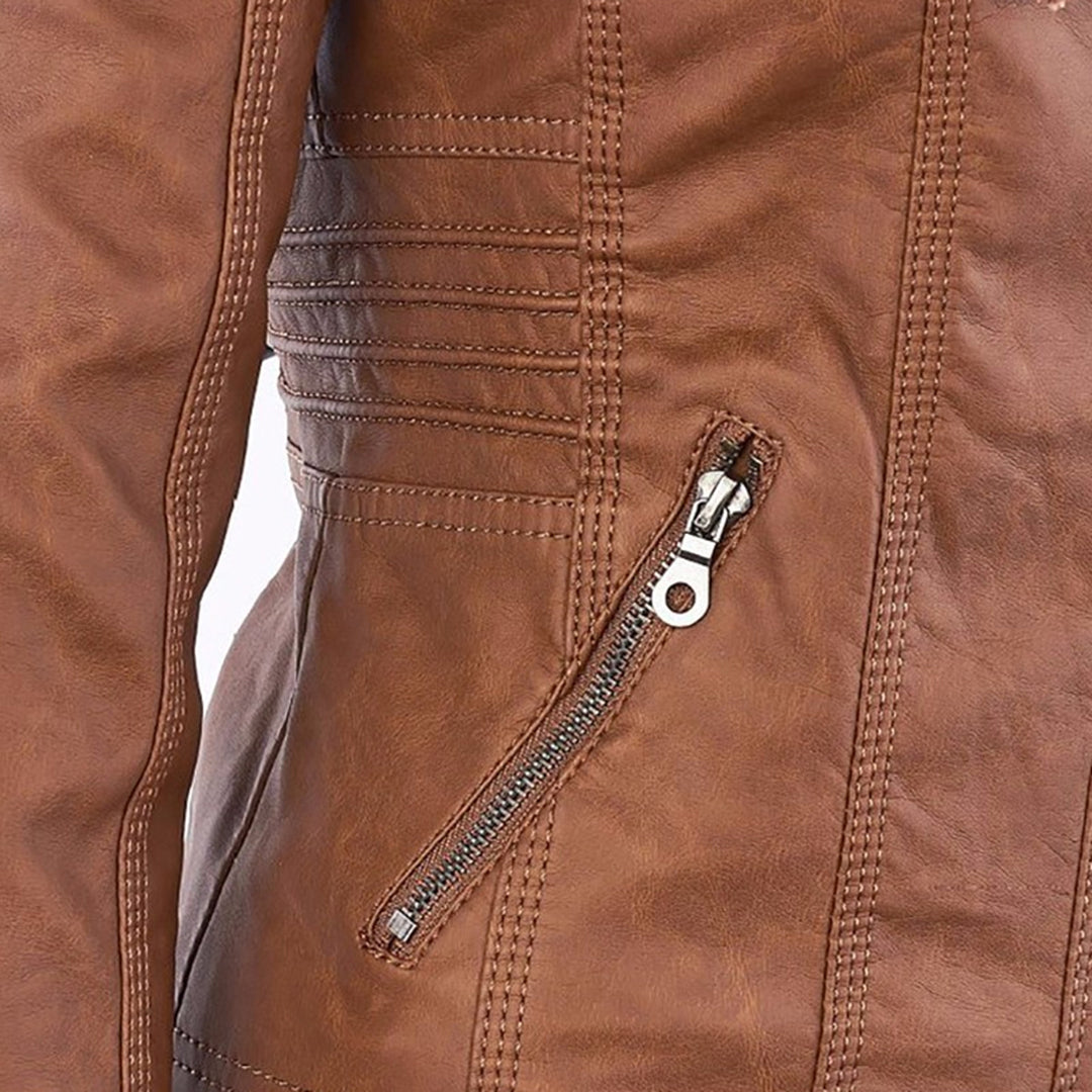 LIESL – Stijlvolle leren zomerjas voor dames, lichtgewicht en ademend design, ideaal voor frisse zomerdagen en trendy outdoor looks. Perfect te combineren met casual en chique outfits.