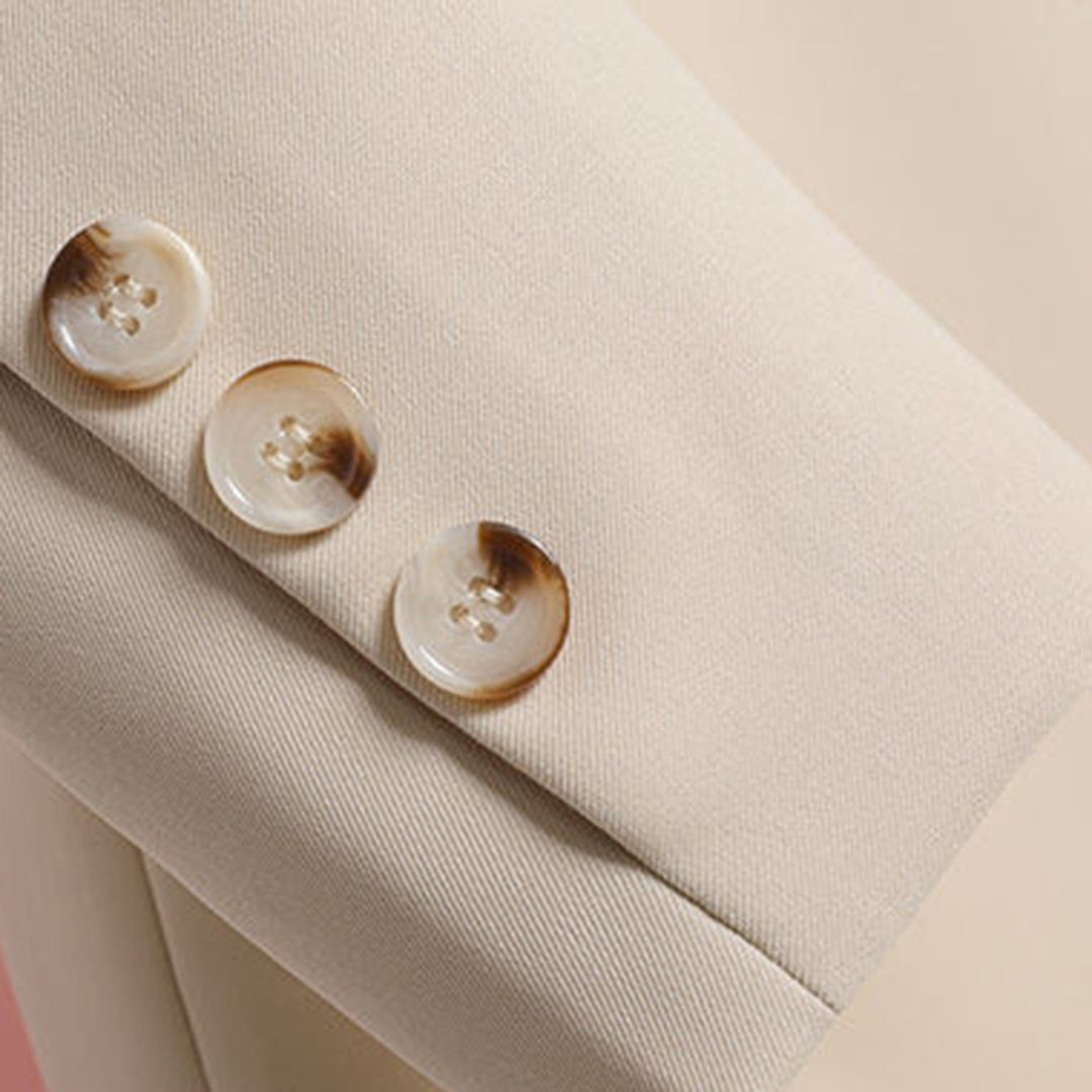 LISA – Nette lange damesblazer met riem, elegante pasvorm en klassieke uitstraling, perfect voor zakelijke outfits, formele gelegenheden of stijlvolle alledaagse looks.