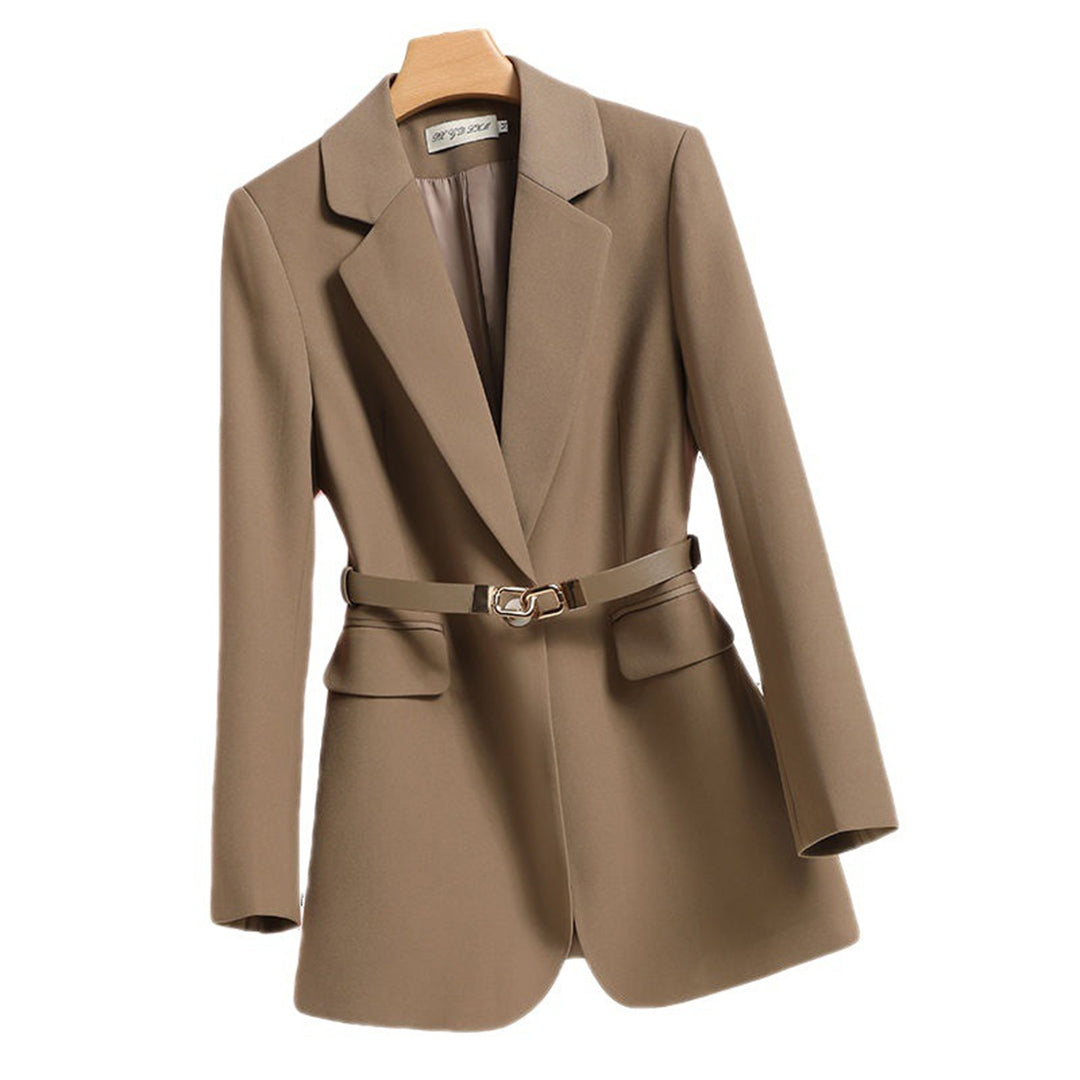LISA – Nette lange damesblazer met riem, elegante pasvorm en klassieke uitstraling, perfect voor zakelijke outfits, formele gelegenheden of stijlvolle alledaagse looks.