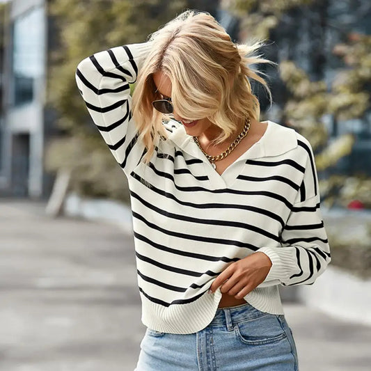 Chique gestreepte damestrui met elegante kleurcombinatie, ronde hals en comfortabele pasvorm – perfect voor een stijlvolle dagelijkse outfit.
