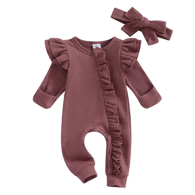 Lina Ruffle babypak – zachte jumpsuit voor baby’s met speelse ruches en comfortabele pasvorm, ideaal voor dagelijks gebruik en speciale gelegenheden.