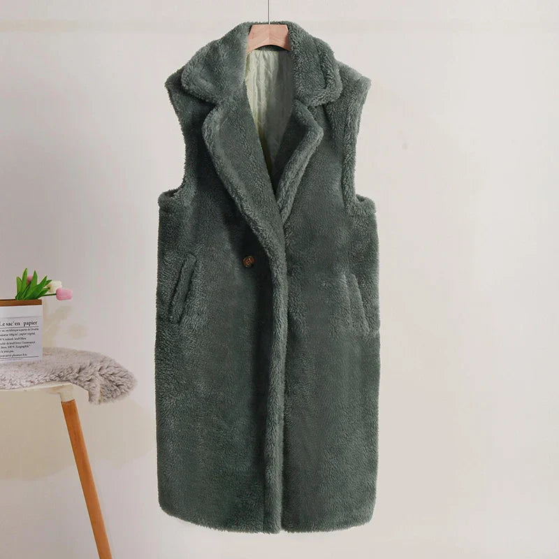 Amara dames winterjas – teddy-mantel zonder mouwen, zachte en warme jas met comfortabele pasvorm, ideaal voor stijlvolle winteroutfits en laagjeslooks.