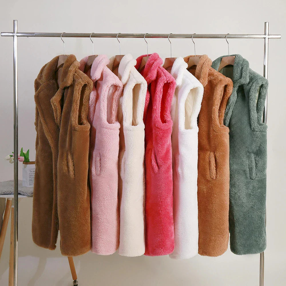 Amara dames winterjas – teddy-mantel zonder mouwen, zachte en warme jas met comfortabele pasvorm, ideaal voor stijlvolle winteroutfits en laagjeslooks.