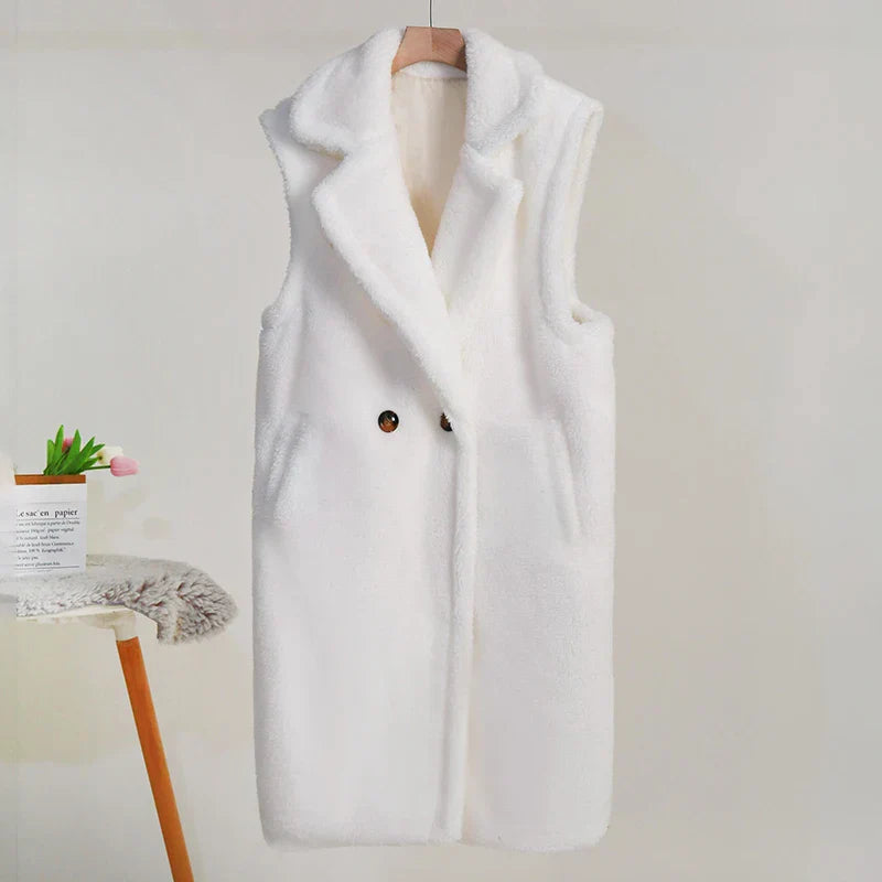 Amara dames winterjas – teddy-mantel zonder mouwen, zachte en warme jas met comfortabele pasvorm, ideaal voor stijlvolle winteroutfits en laagjeslooks.