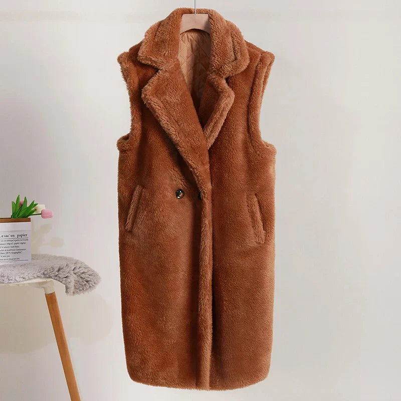 Amara dames winterjas – teddy-mantel zonder mouwen, zachte en warme jas met comfortabele pasvorm, ideaal voor stijlvolle winteroutfits en laagjeslooks.