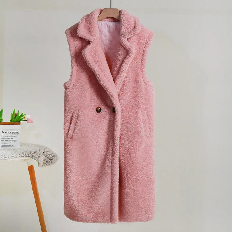 Amara dames winterjas – teddy-mantel zonder mouwen, zachte en warme jas met comfortabele pasvorm, ideaal voor stijlvolle winteroutfits en laagjeslooks.