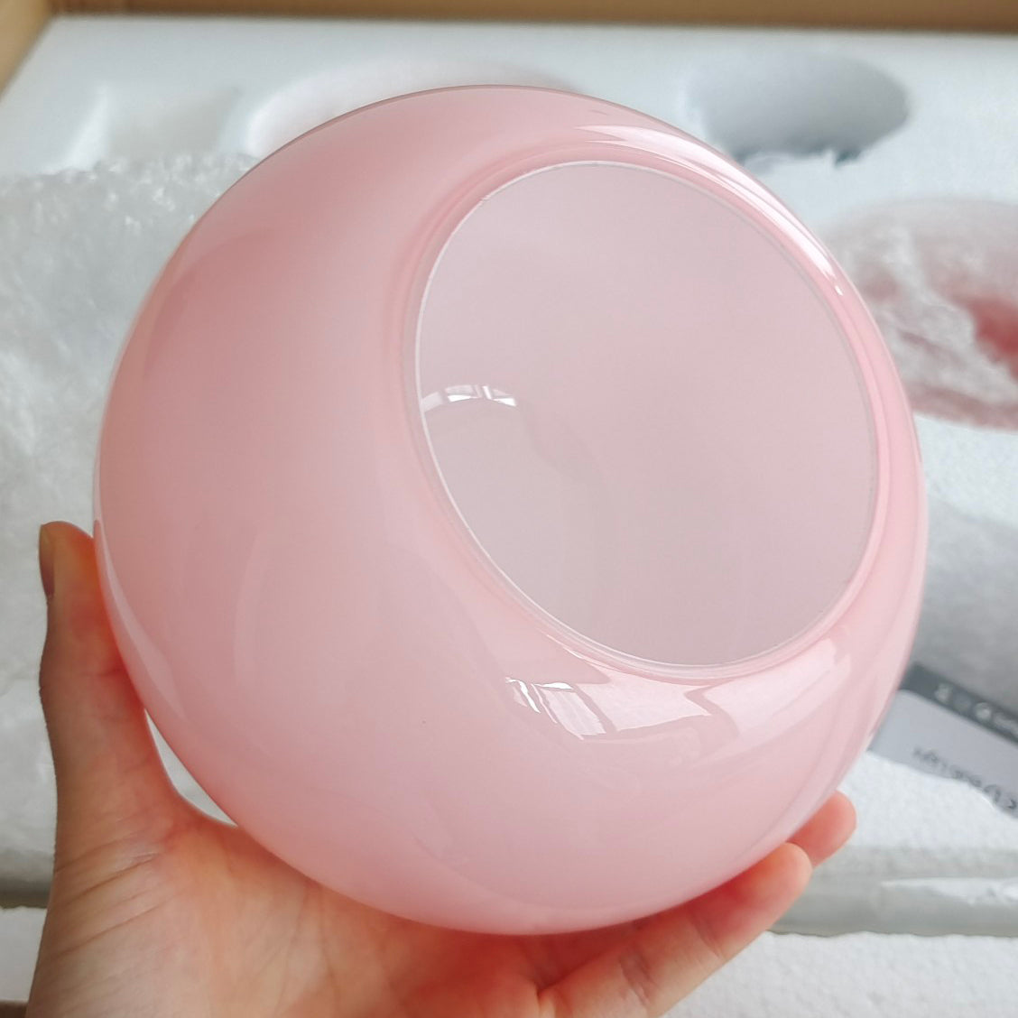 AuraGlow Marshmallow Kroonluchter – Elegant en moderne kroonluchter met zachte, marshmallow-achtige lampenkappen, voor een sfeervolle en luxe uitstraling in elke ruimte.