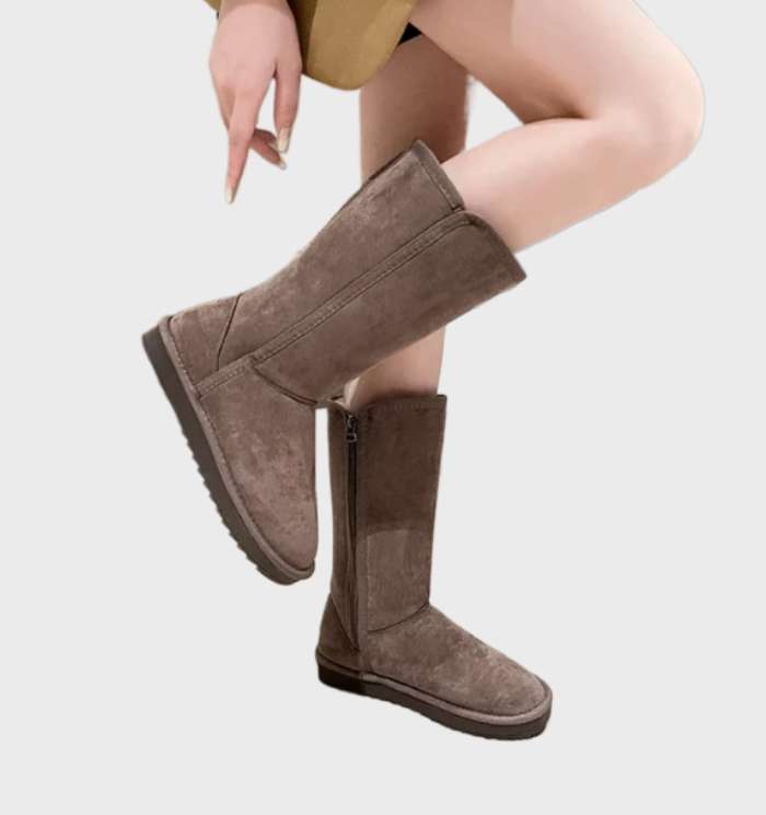 De Valeria Waterdichte Suède Sheepskin Laarzen met Ritssluiting bieden luxe warmte en stijlvol comfort, ideaal voor elegante en beschermde winterlooks.